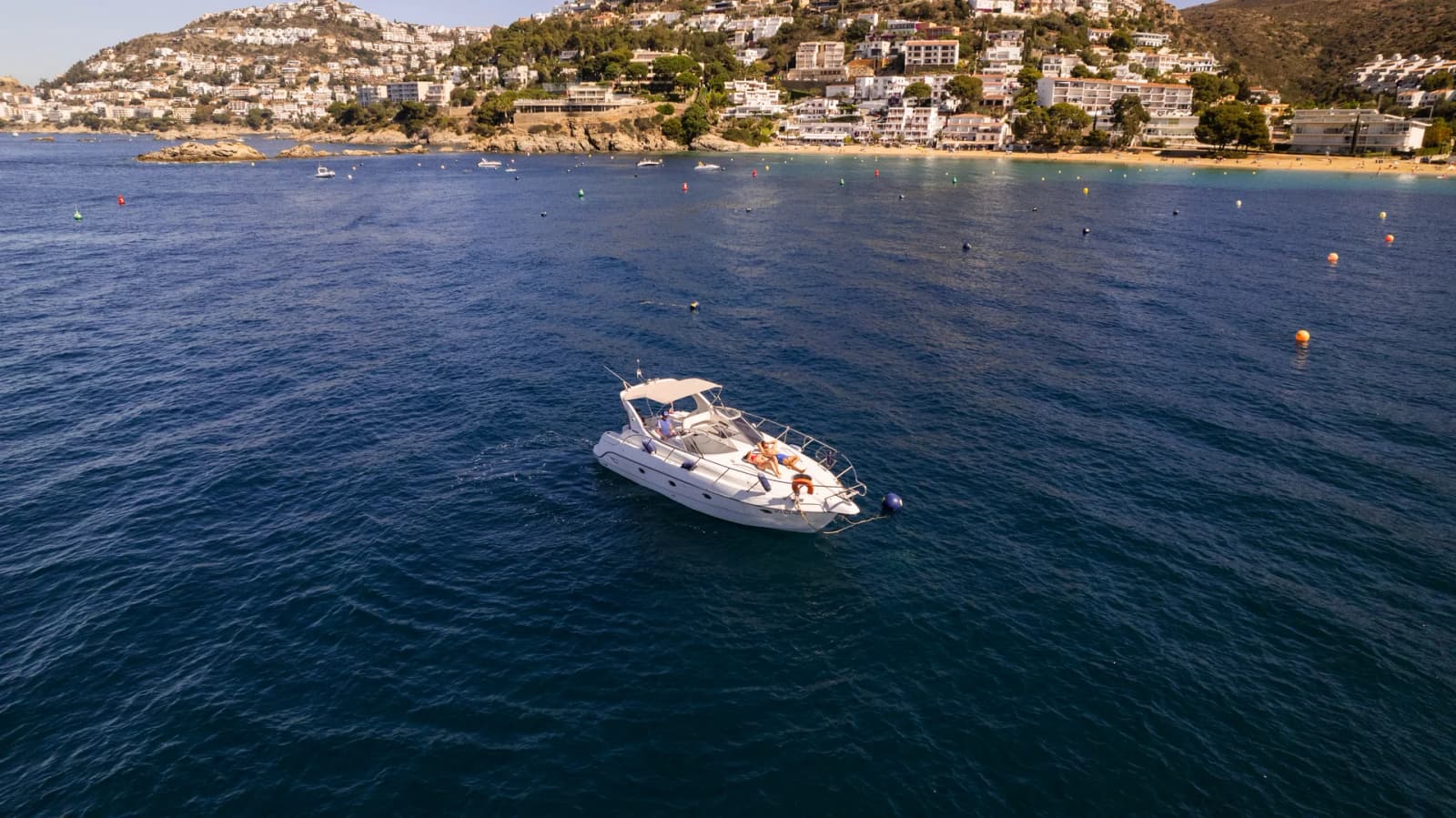Barco con licencia en Roses — Justi Saura Llaut 850