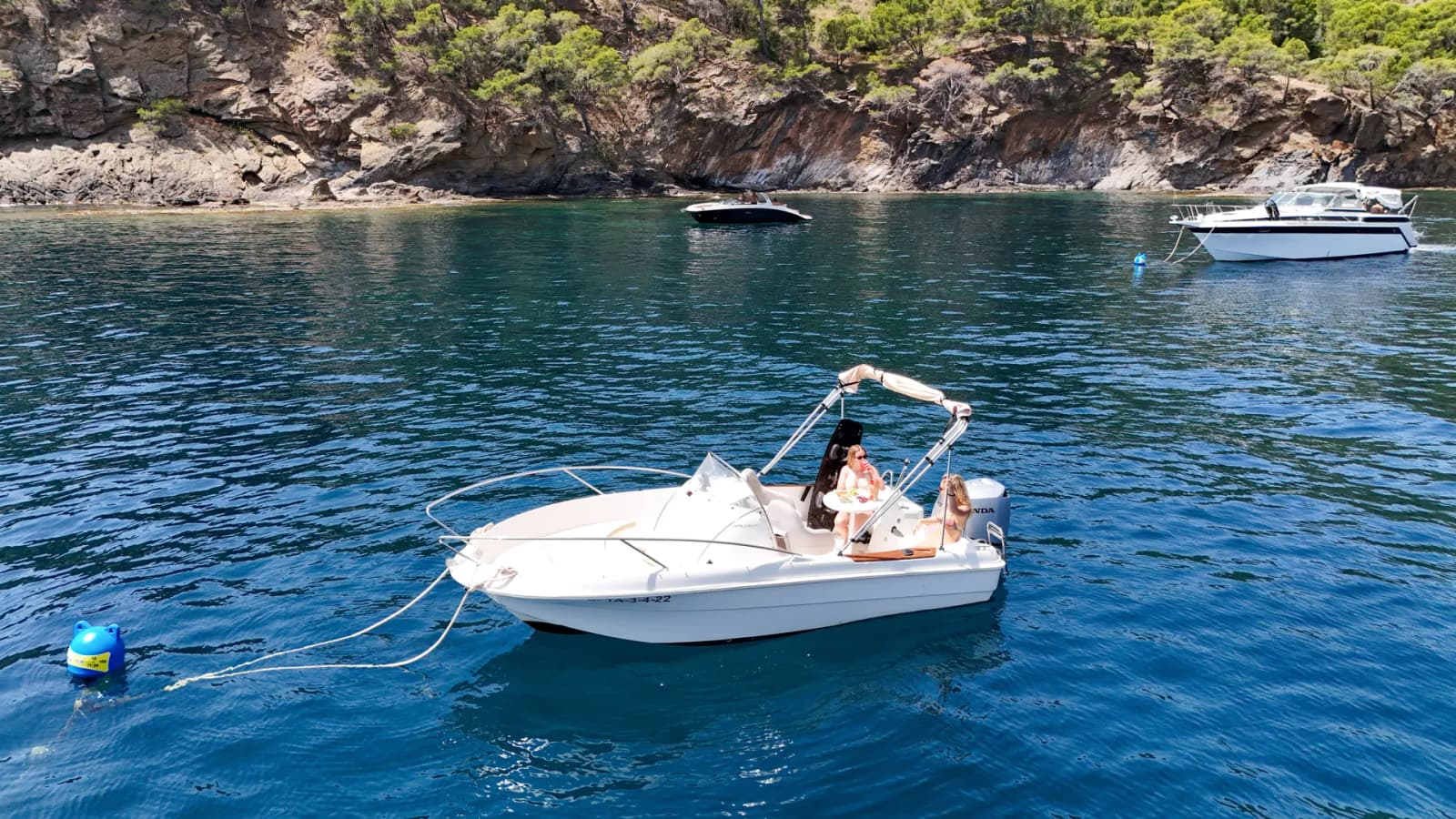 Barco con licencia en Roses — Reineta (Jeanneau 595)